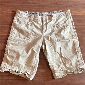 Aventura Beige Shorts